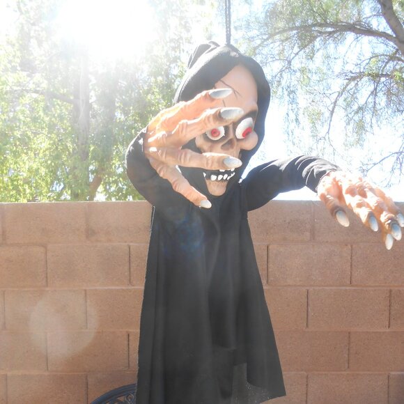 SCARY HANGING BLACK WITCH w/ RUBBER FACE & HANDS 19" HALLOWEEN PROP - Picture 4 of 9